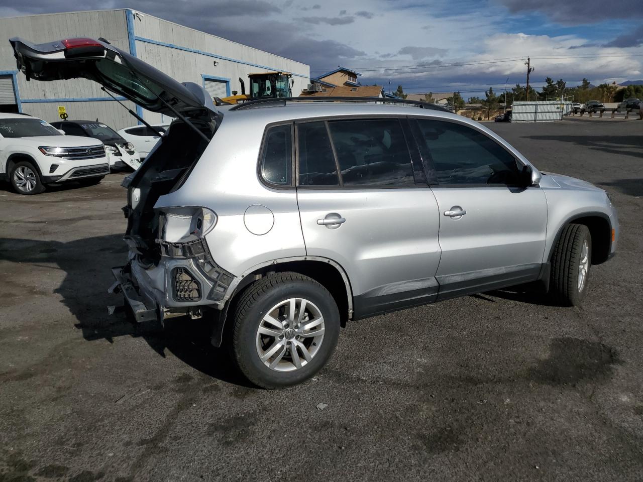 2017 Volkswagen Tiguan - Image 3