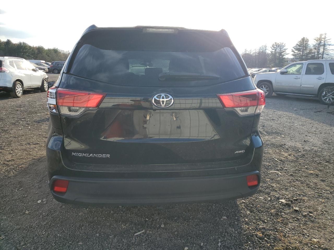 2018 Toyota Highlander Le VIN: 5TDBZRFH9JS864253 Lot: 79610604