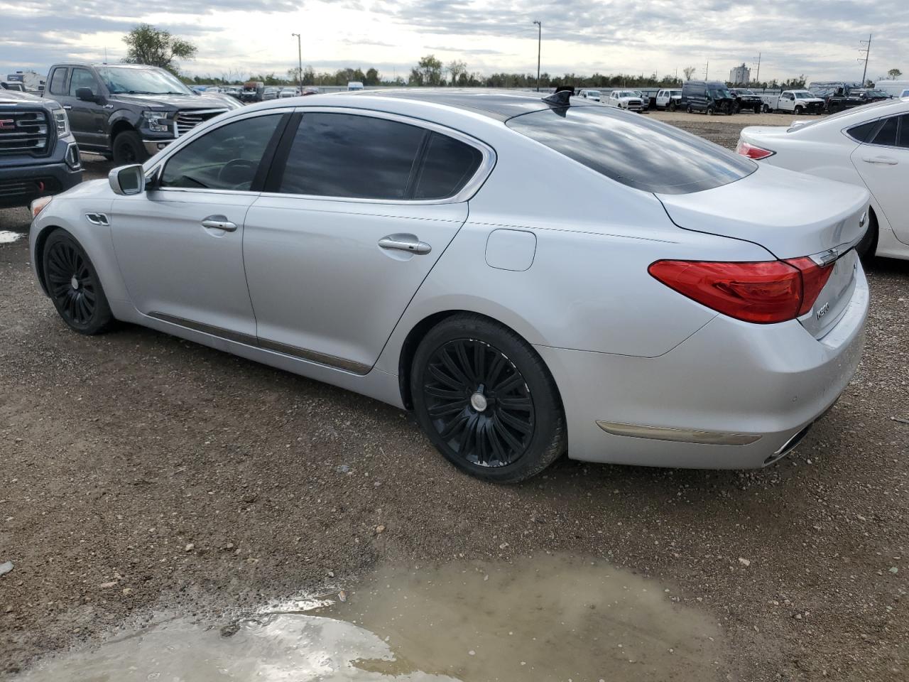 2015 Kia K900 - Image 2