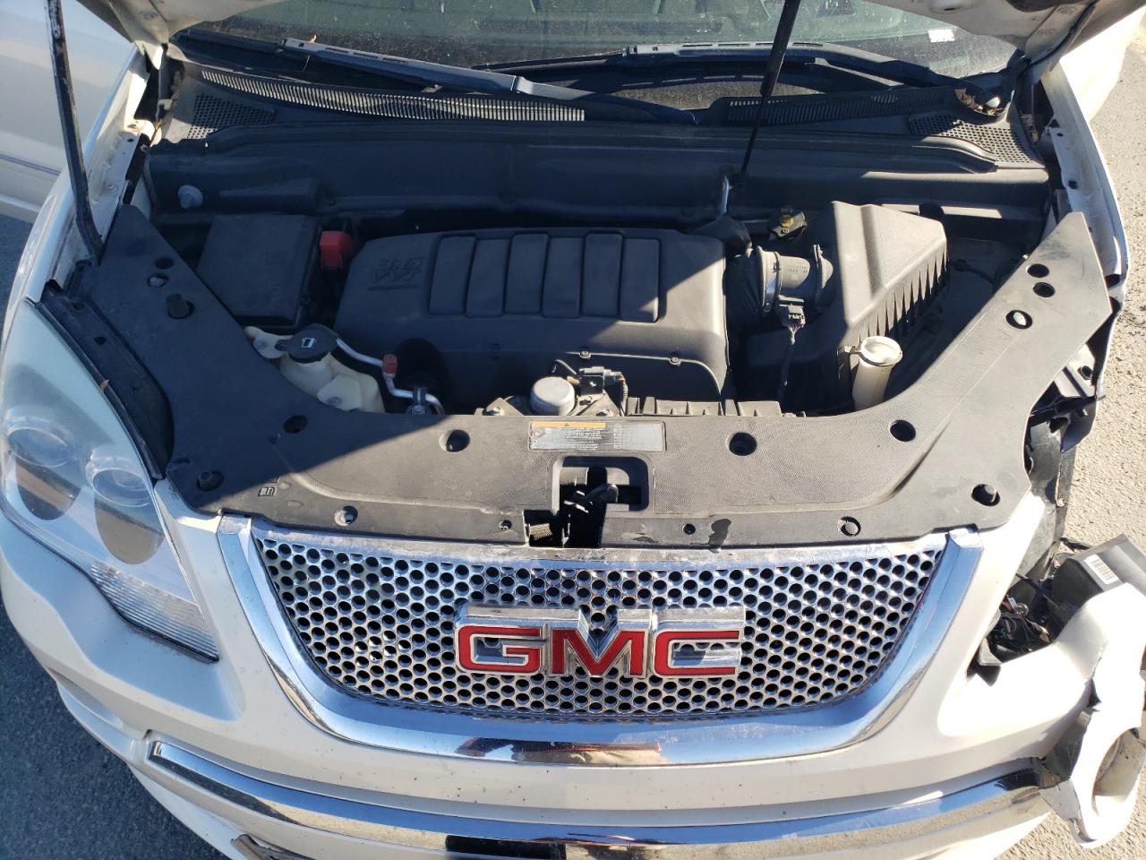 2011 GMC Acadia - Image 13