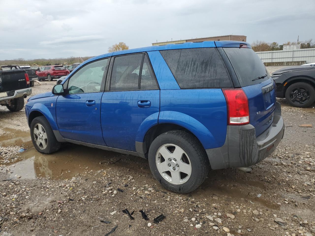 2004 Saturn VUE - Image 2