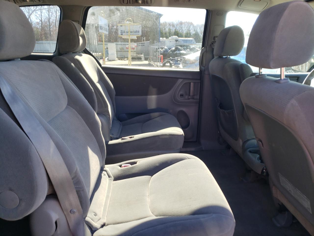 2005 Toyota Sienna - Image 11