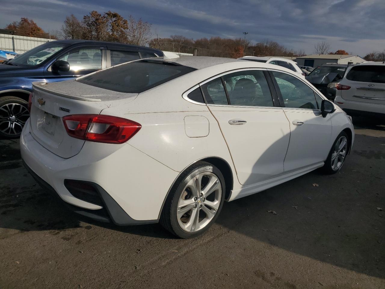 2018 Chevrolet Cruze - Image 3