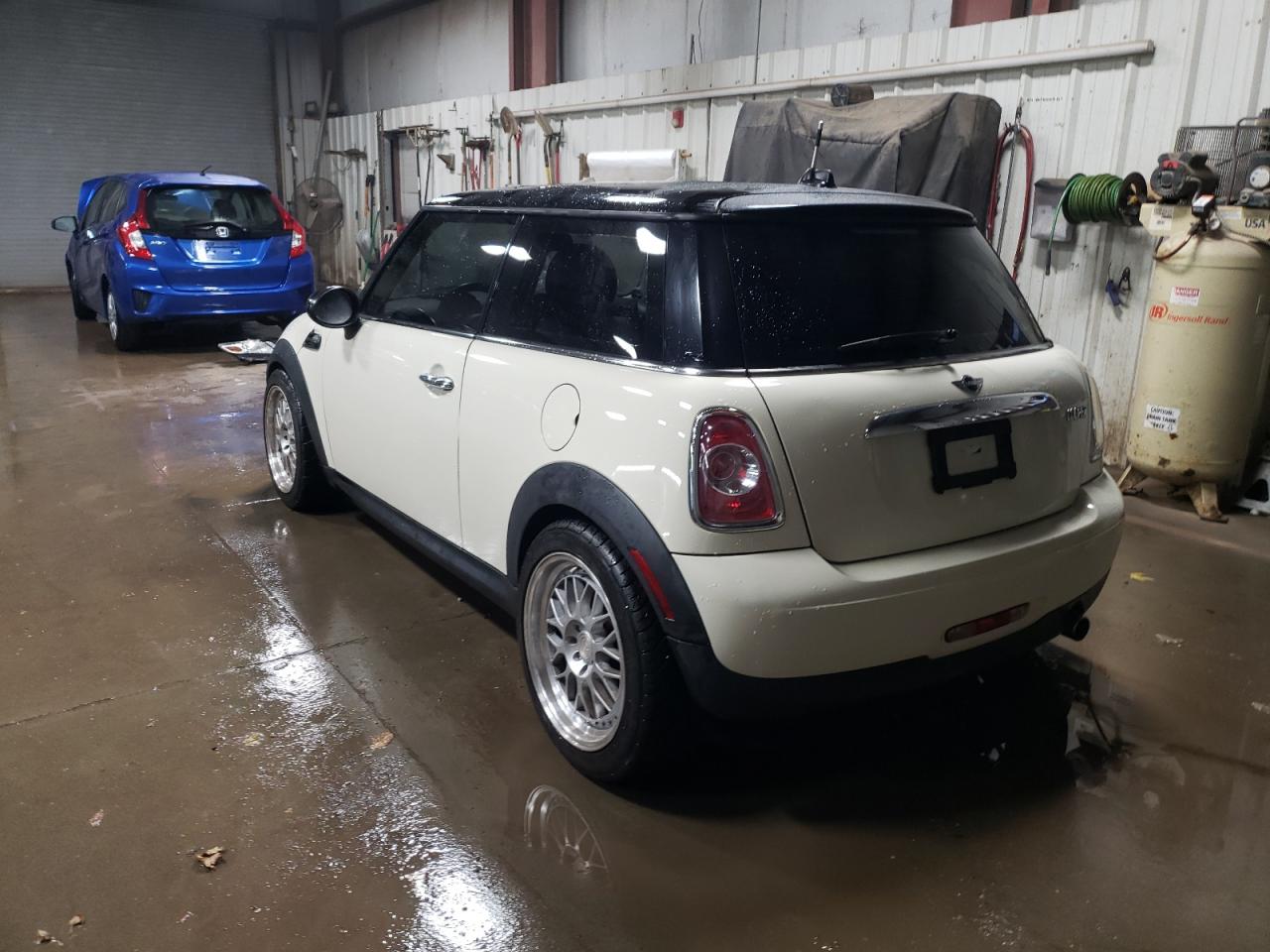2011 MINI Cooper - Image 2