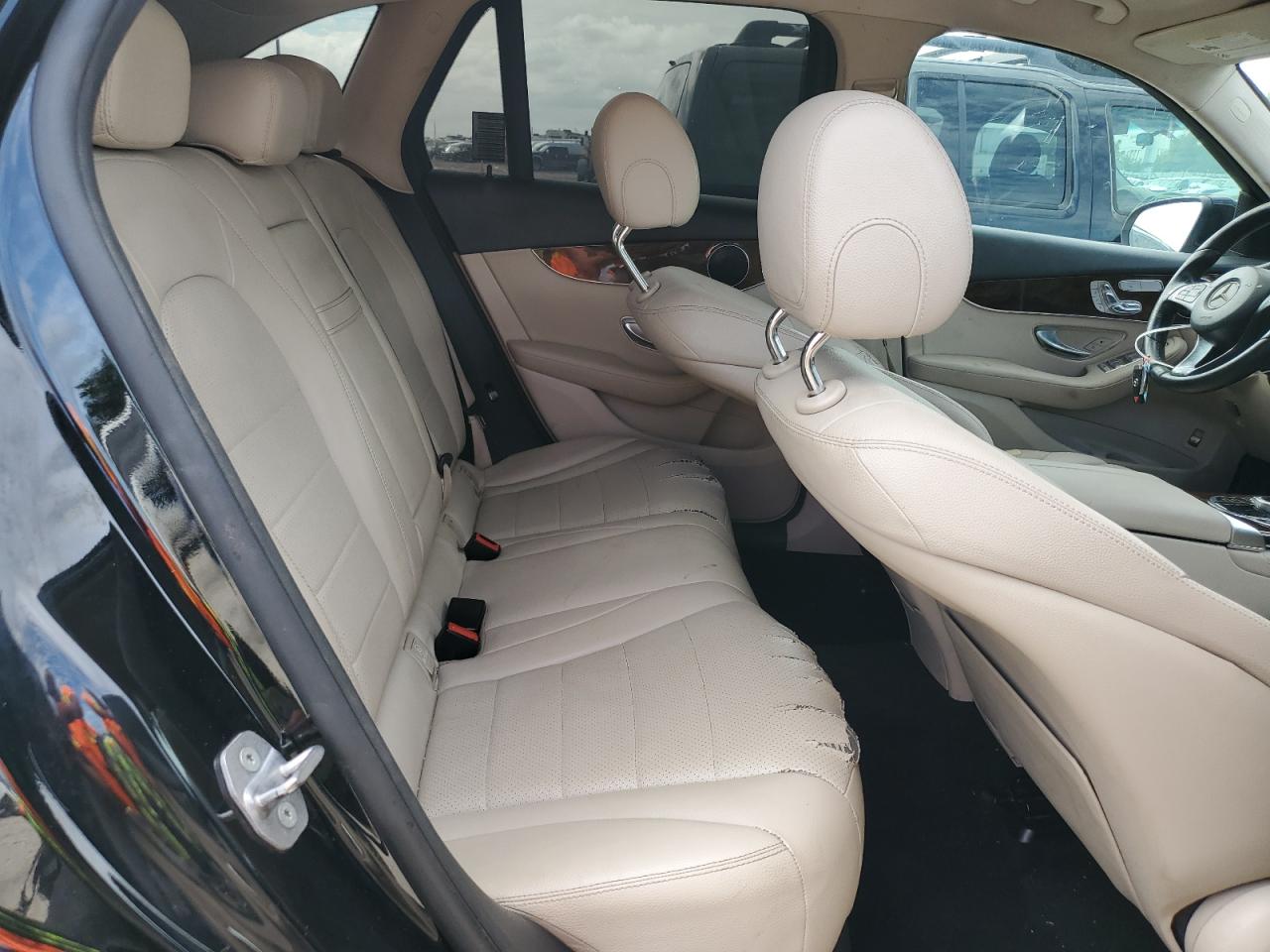 2017 Mercedes-Benz GLC - Image 11
