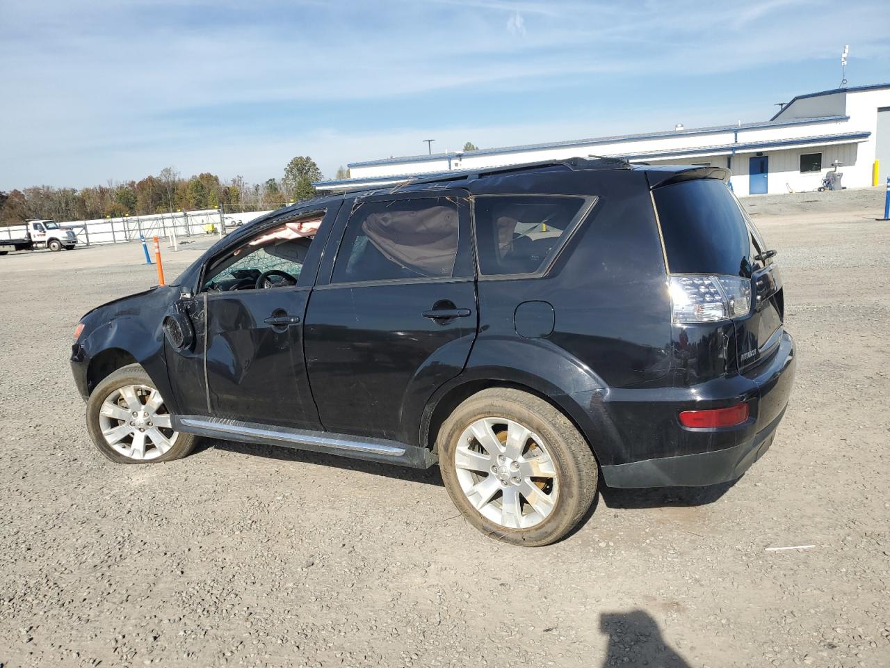 2010 Mitsubishi Outlander - Image 2
