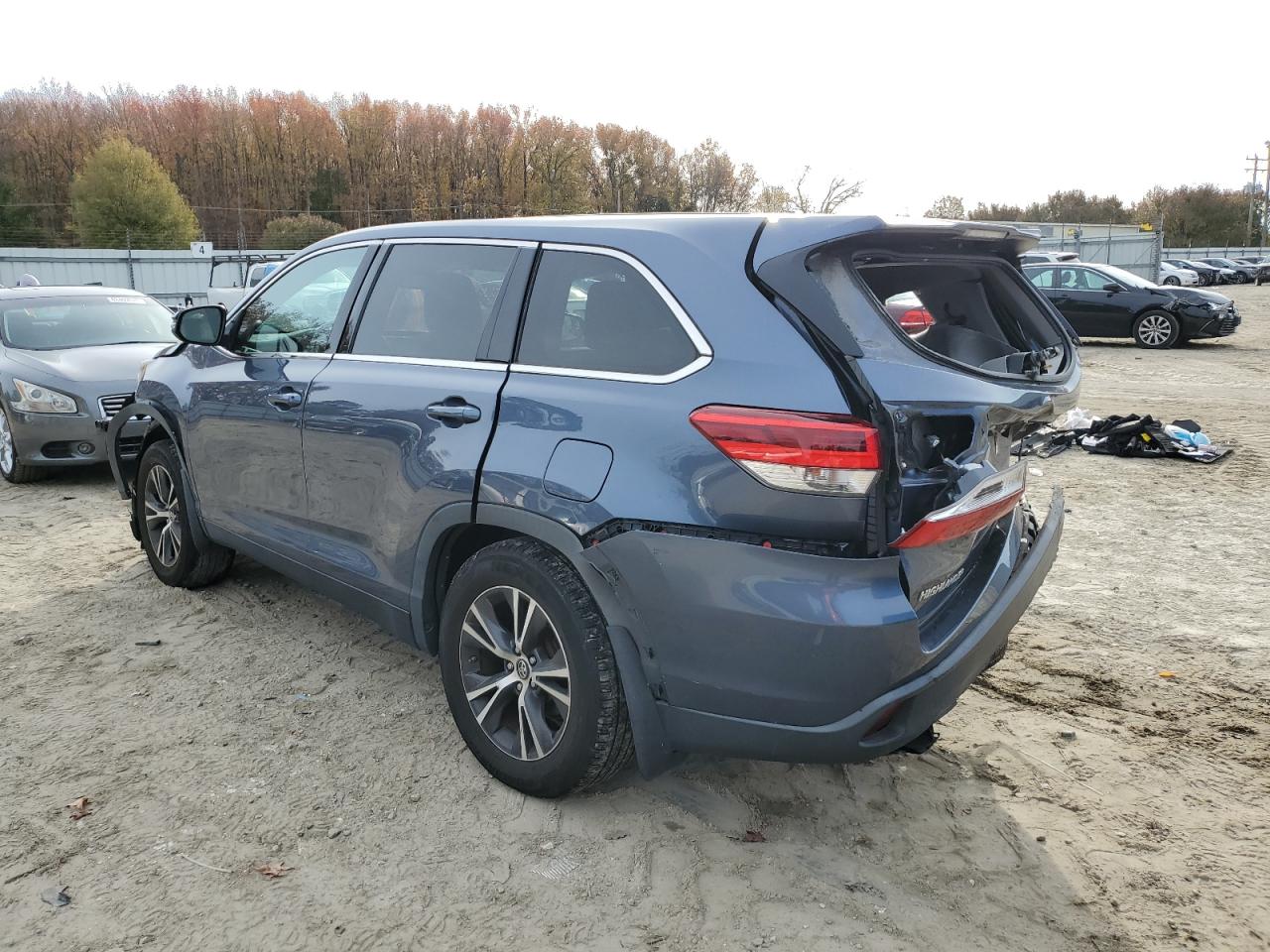 2019 Toyota Highlander - Image 2