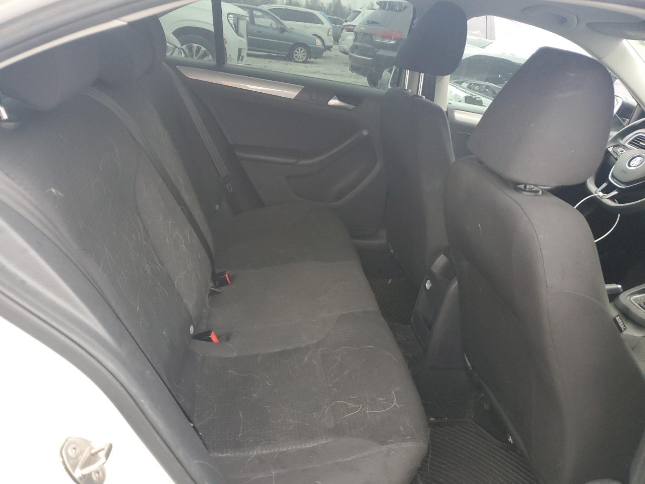 2015 Volkswagen Jetta - Image 10