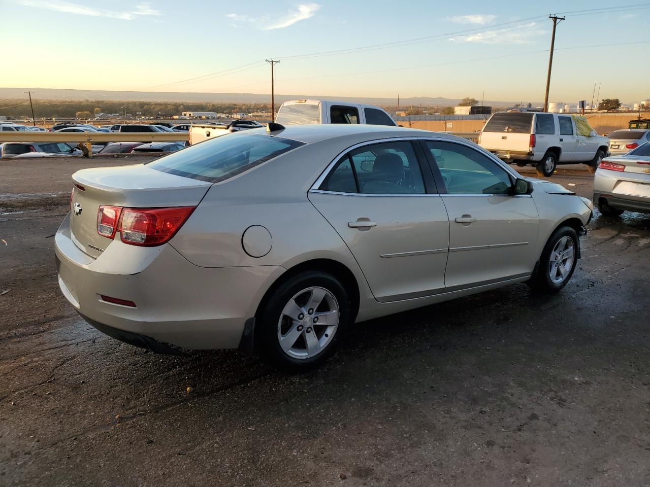 VIN 1G11B5SL1EF106666 2014 CHEVROLET MALIBU no.3