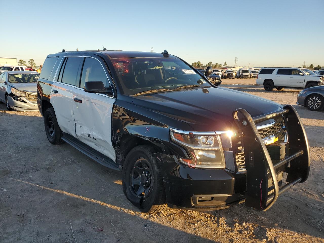 VIN 1GNLCDEC1KR333554 2019 CHEVROLET TAHOE no.4