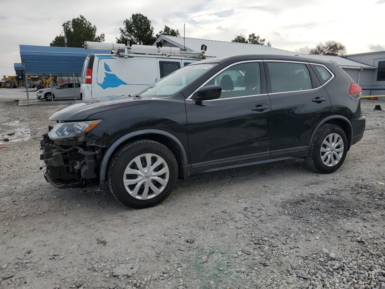 KNMAT2MT2HP614059 2017 NISSAN ROGUE - Image 1