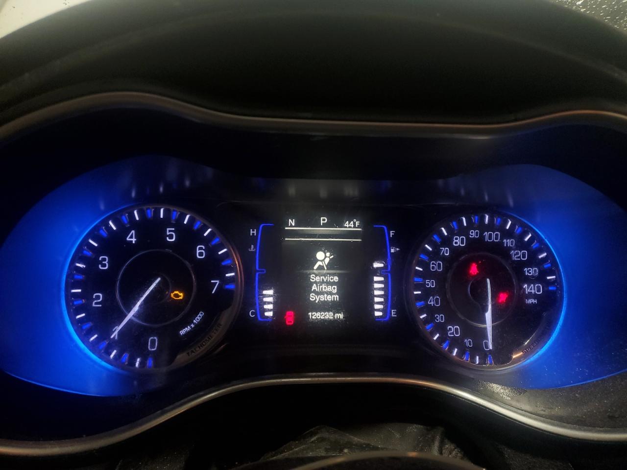 2016 Chrysler 200 - Image 9