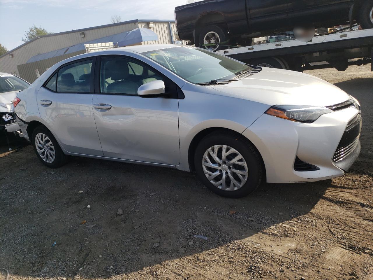 VIN 2T1BURHE3JC070987 2018 TOYOTA COROLLA no.4