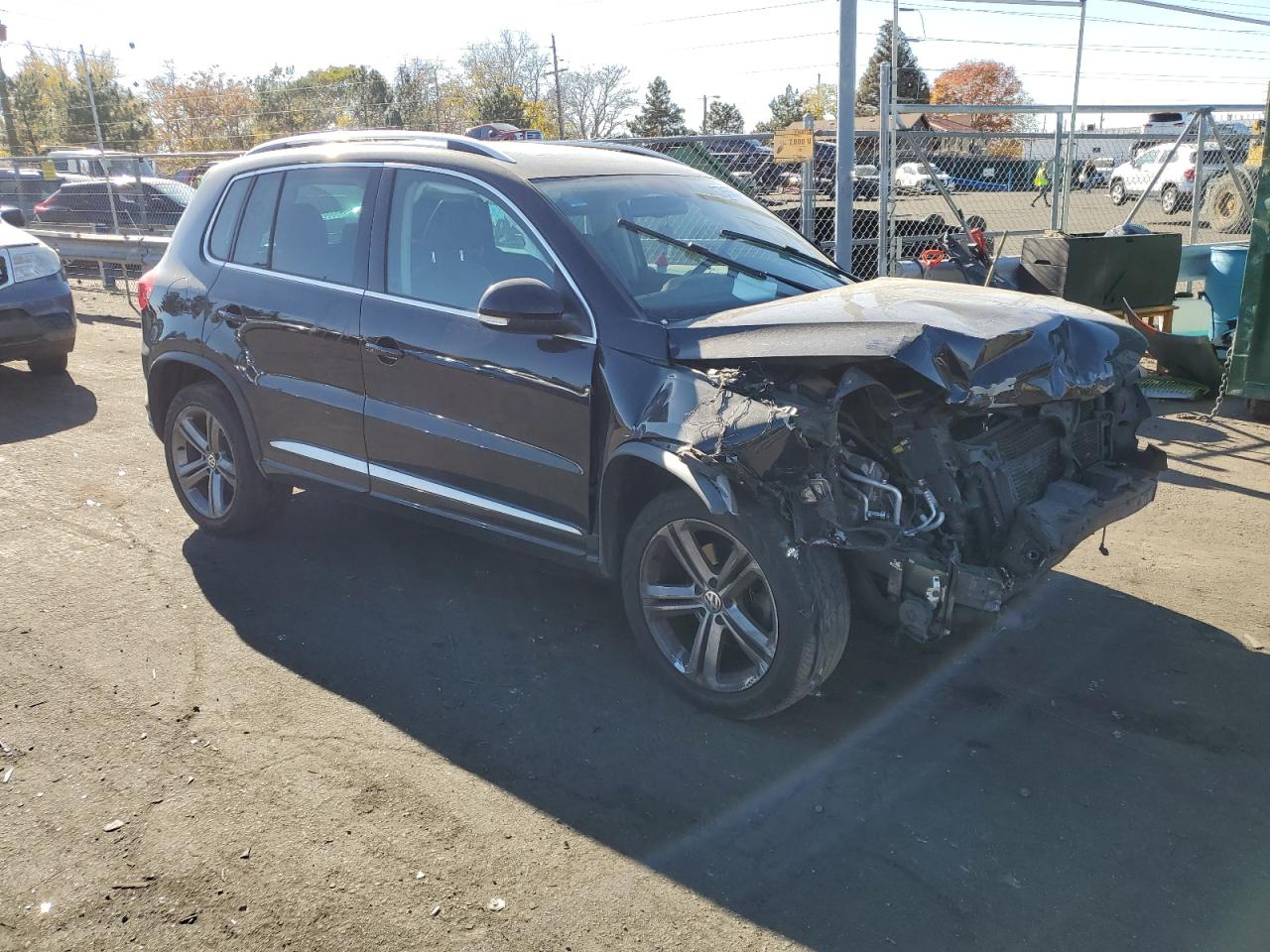 2017 Volkswagen Tiguan - Image 4