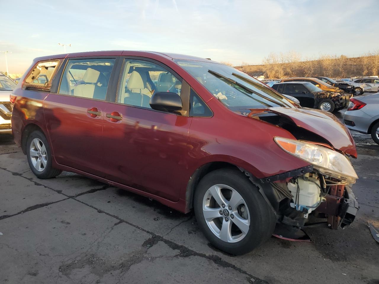 VIN 5TDZZ3DC3JS918505 2018 TOYOTA SIENNA no.4