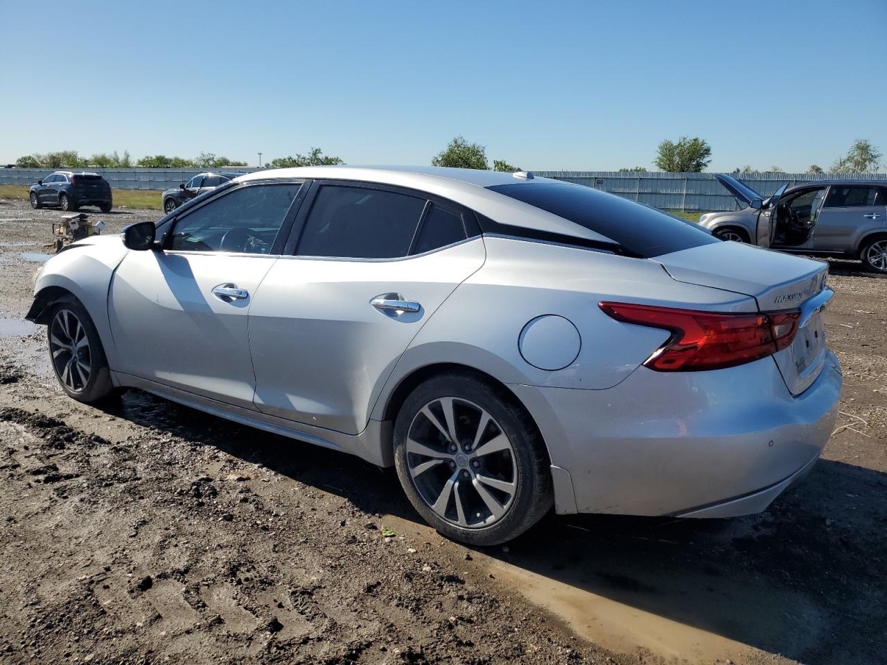 2017 Nissan Maxima - Image 2