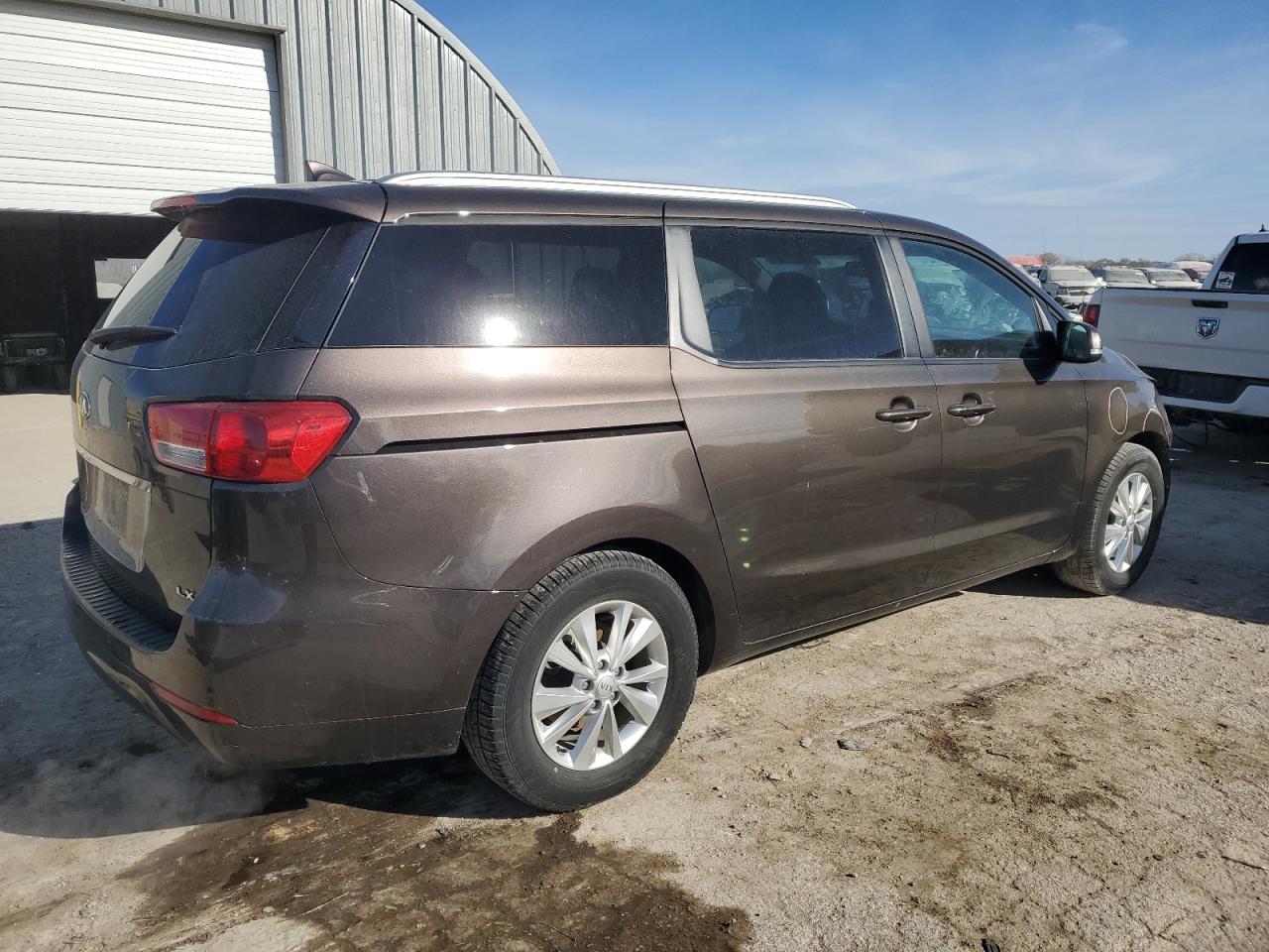 2017 Kia Sedona - Image 3