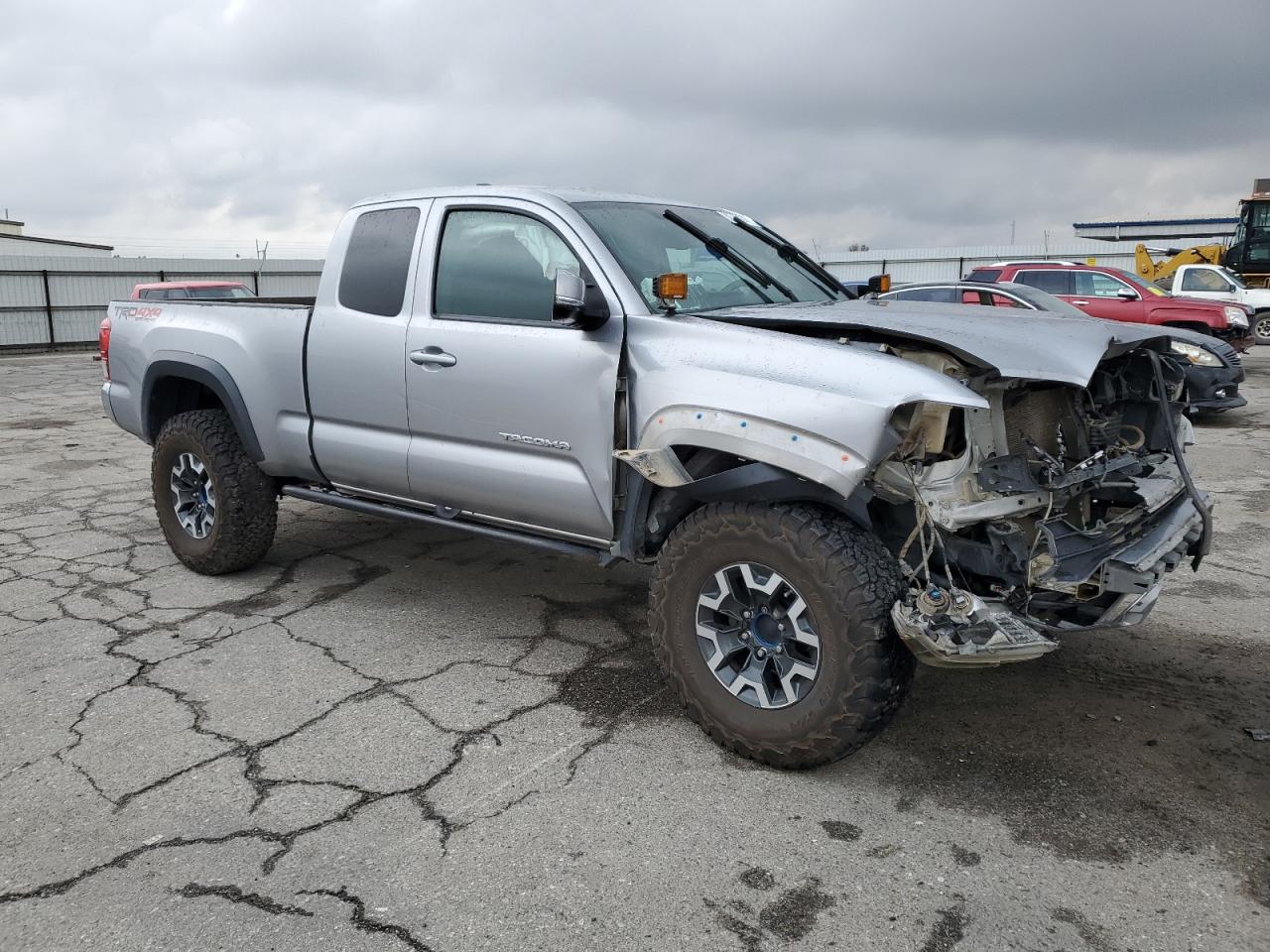 VIN 5TFSZ5AN7JX139816 2018 TOYOTA TACOMA no.4