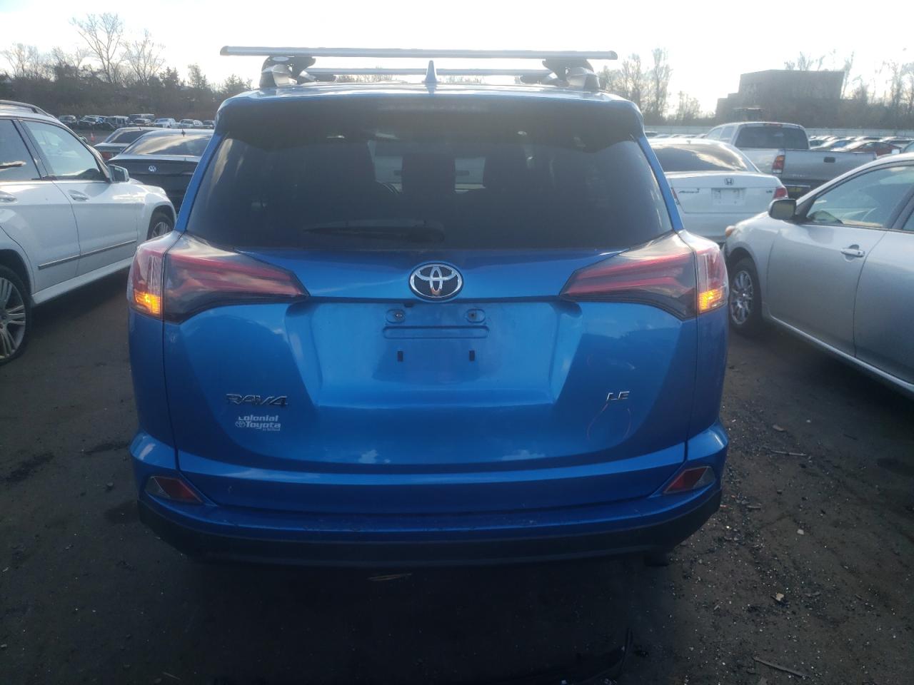 VIN JTMZFREV8HJ709120 2017 TOYOTA RAV4 no.6