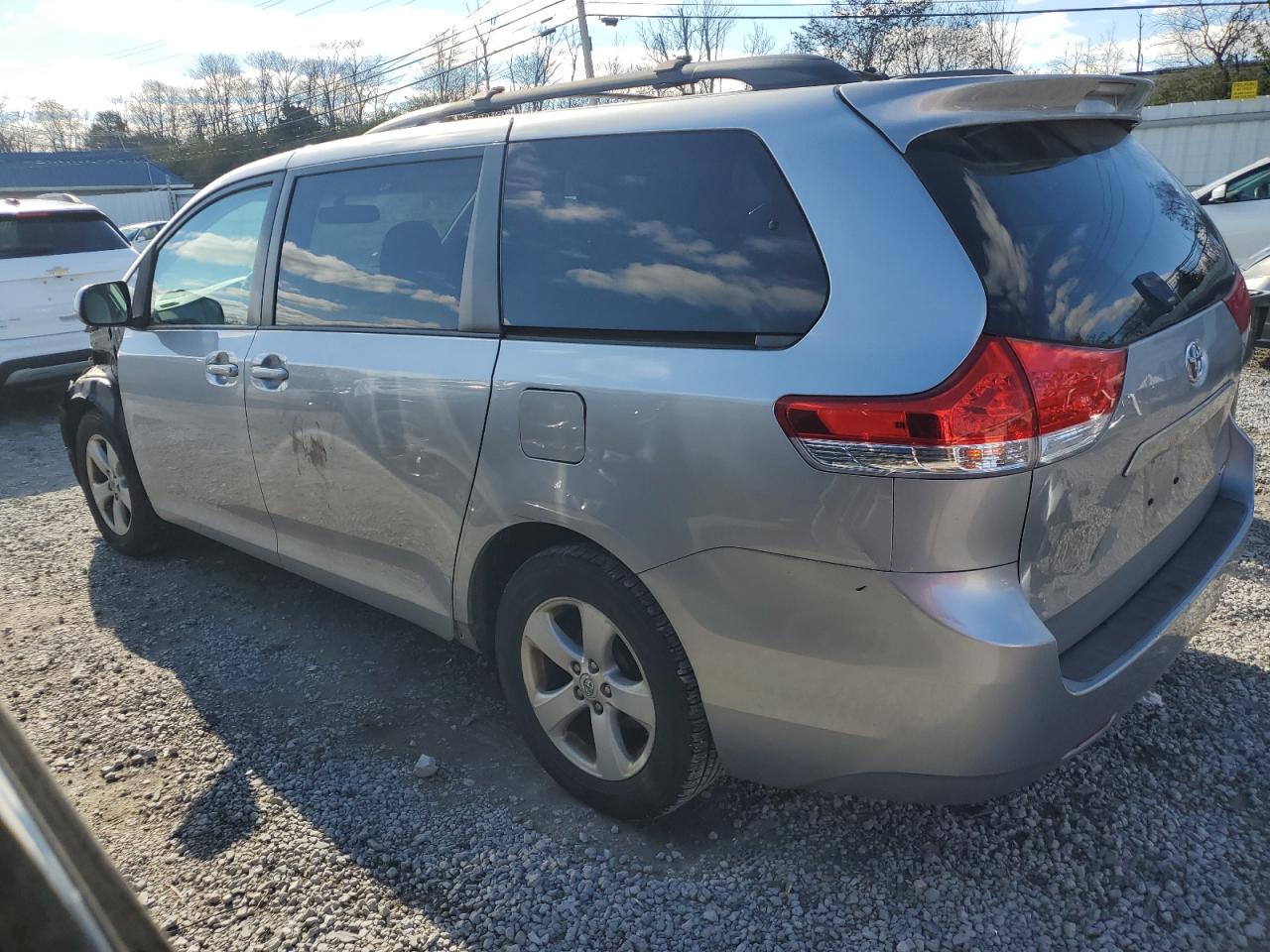 2012 Toyota Sienna - Image 2