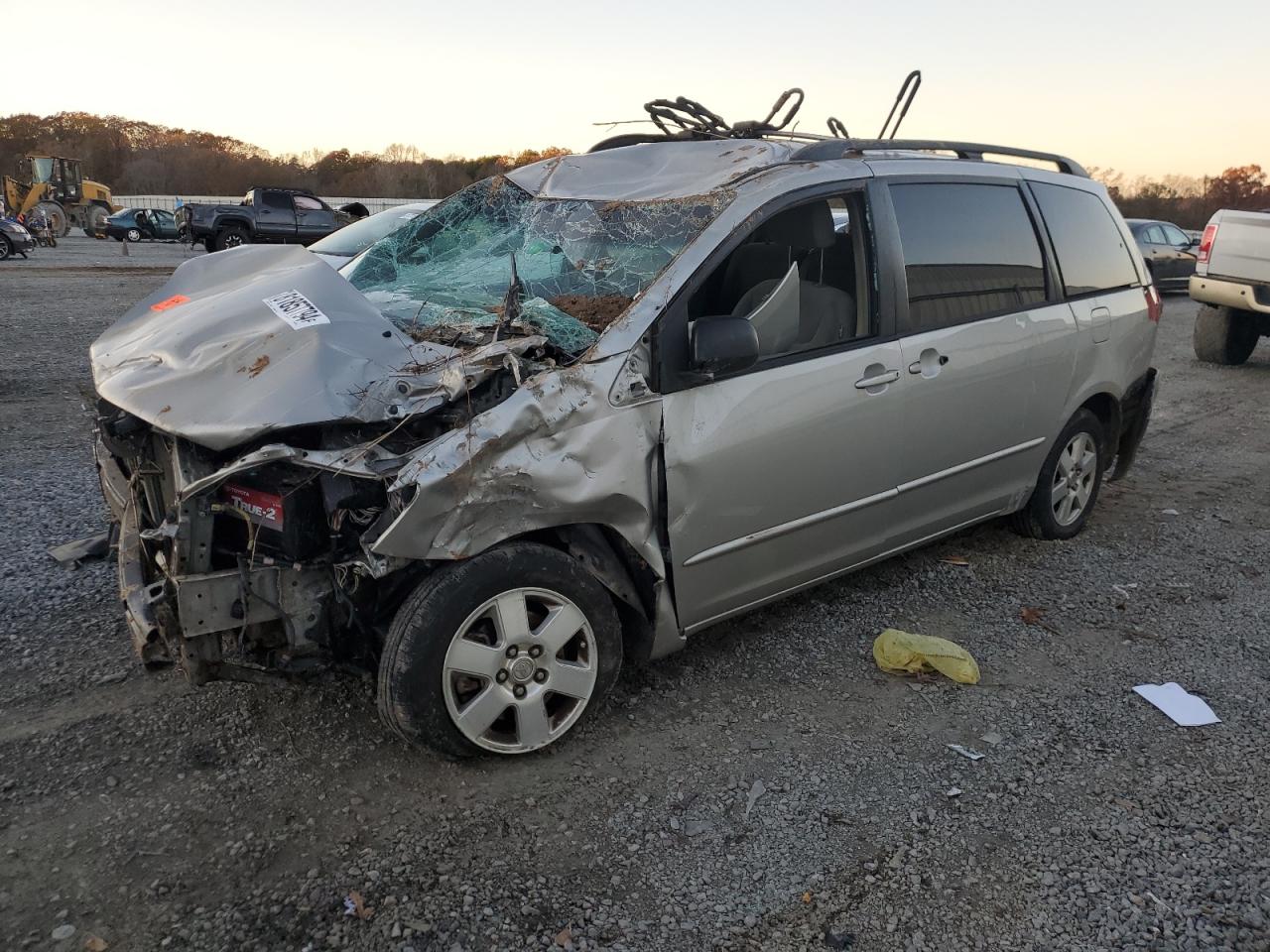 2005 Toyota Sienna - Image 1