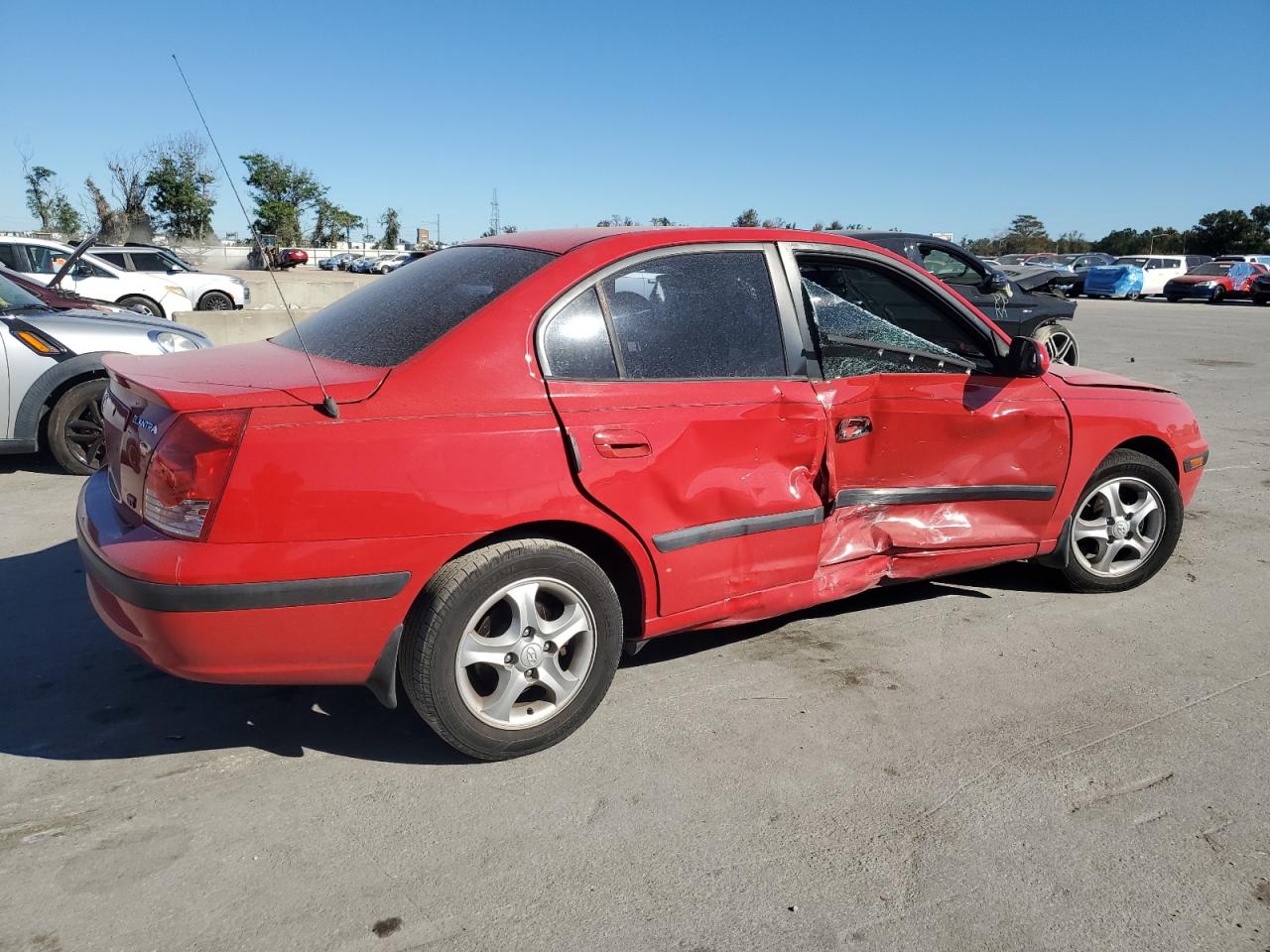 2004 Hyundai Elantra - Image 3