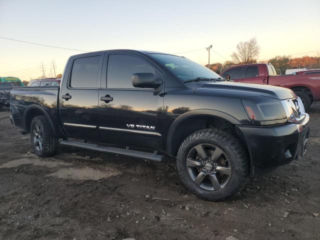 Pickups NISSAN TITAN 2015 Czarny