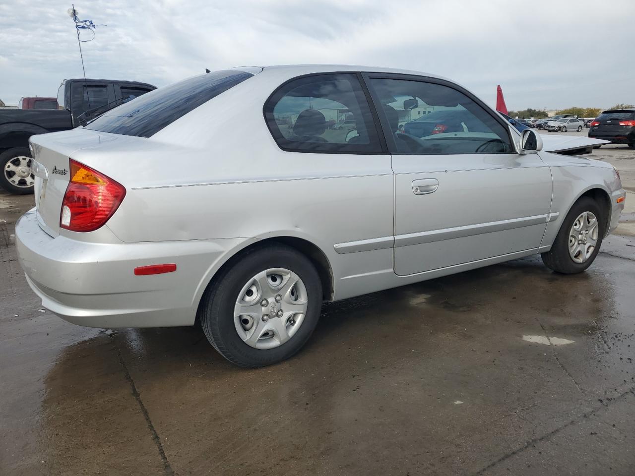 2005 Hyundai Accent - Image 3
