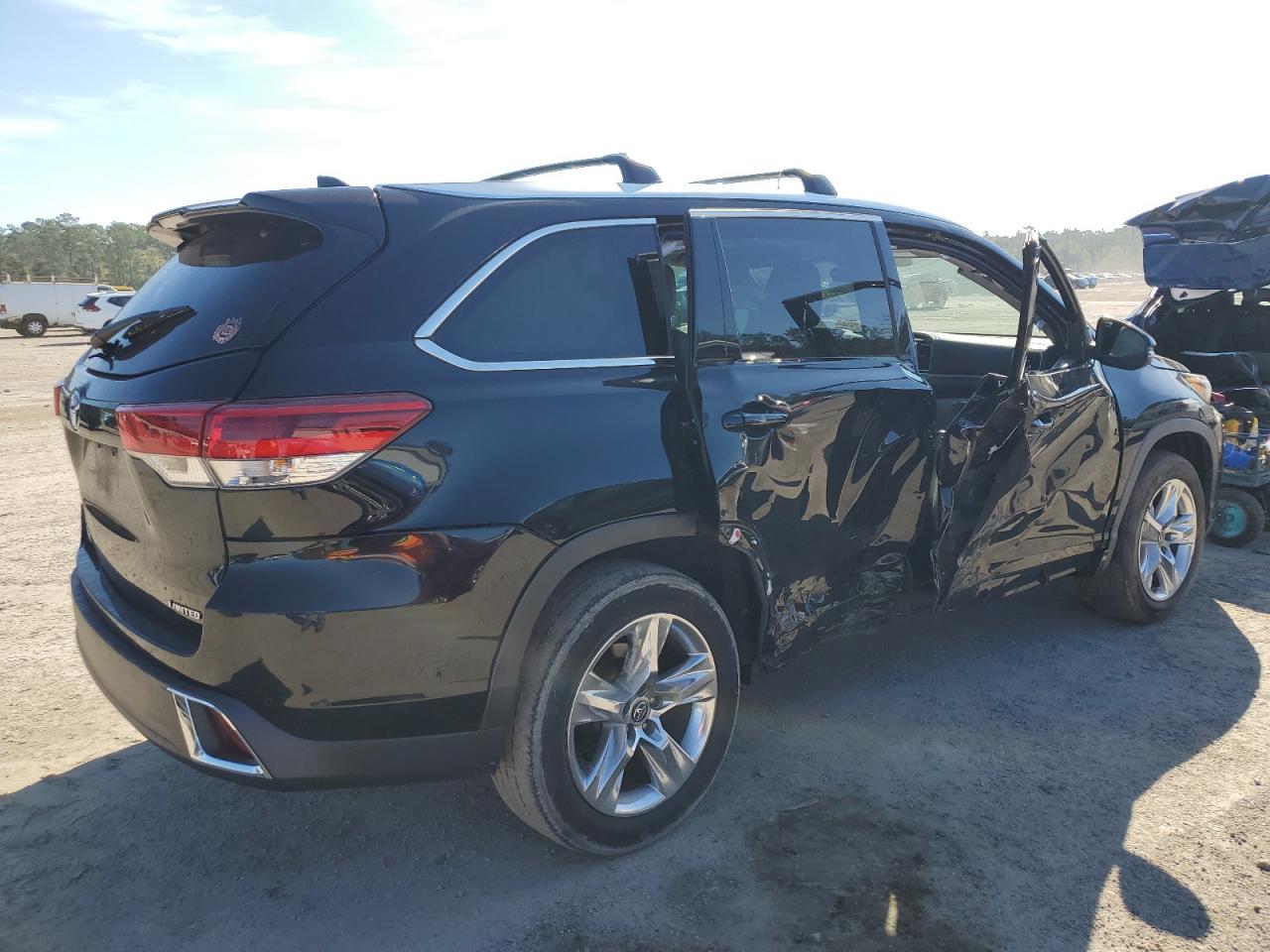2019 Toyota Highlander - Image 3