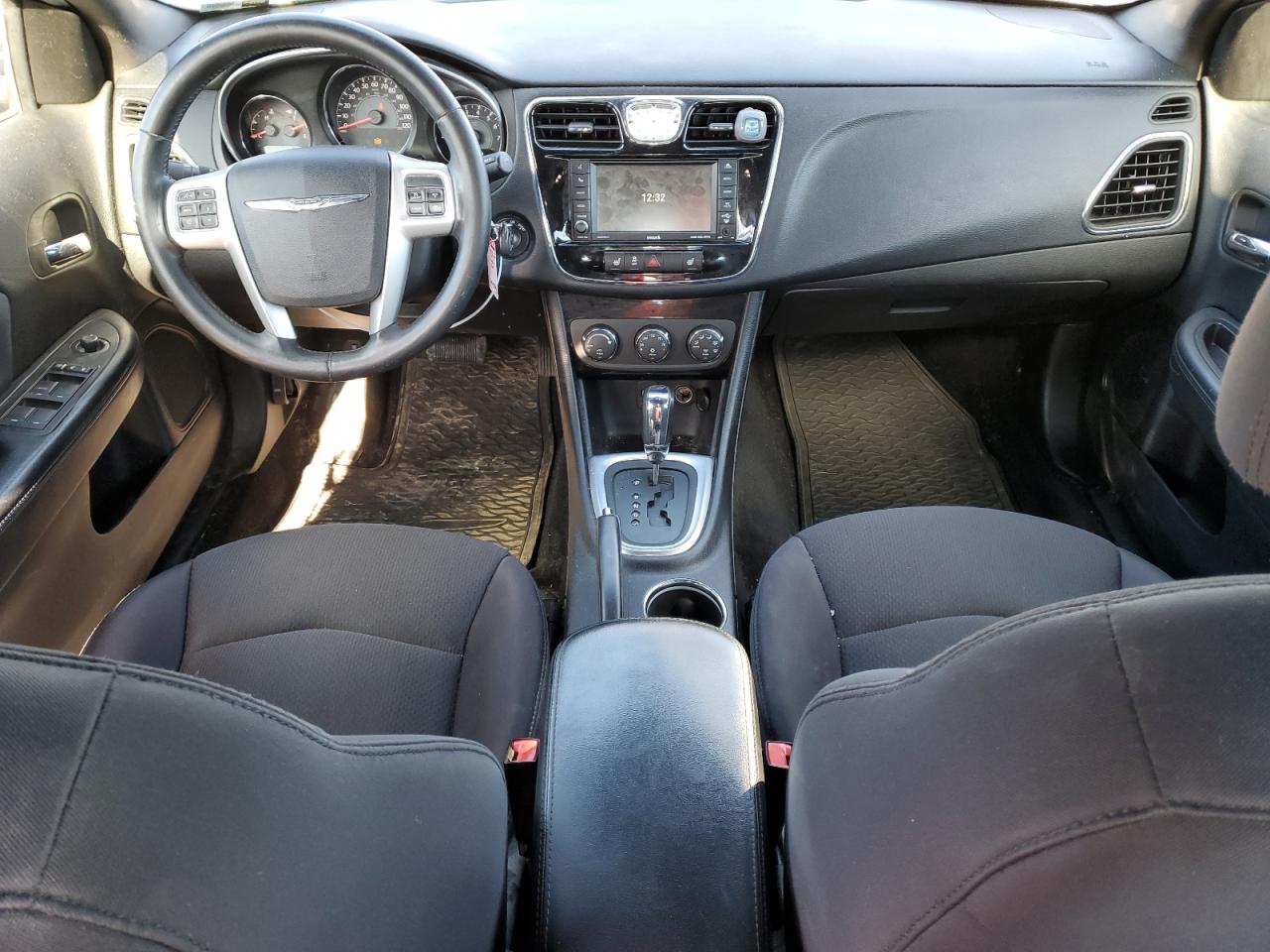 2013 Chrysler 200 - Image 8