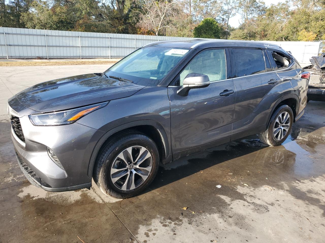 2022 Toyota Highlander - Image 1