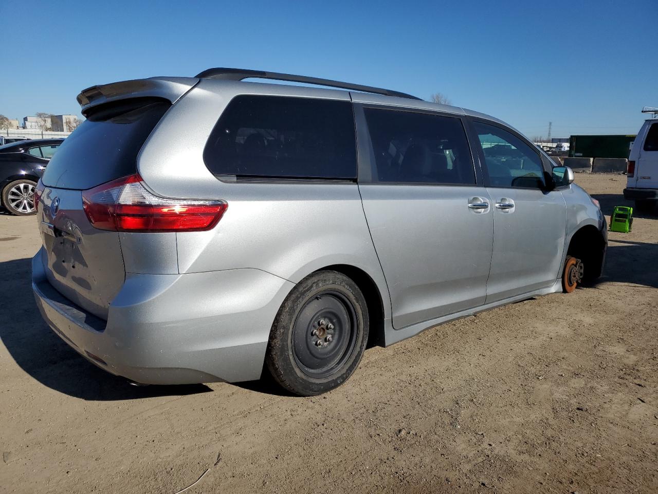 2020 Toyota Sienna - Image 3