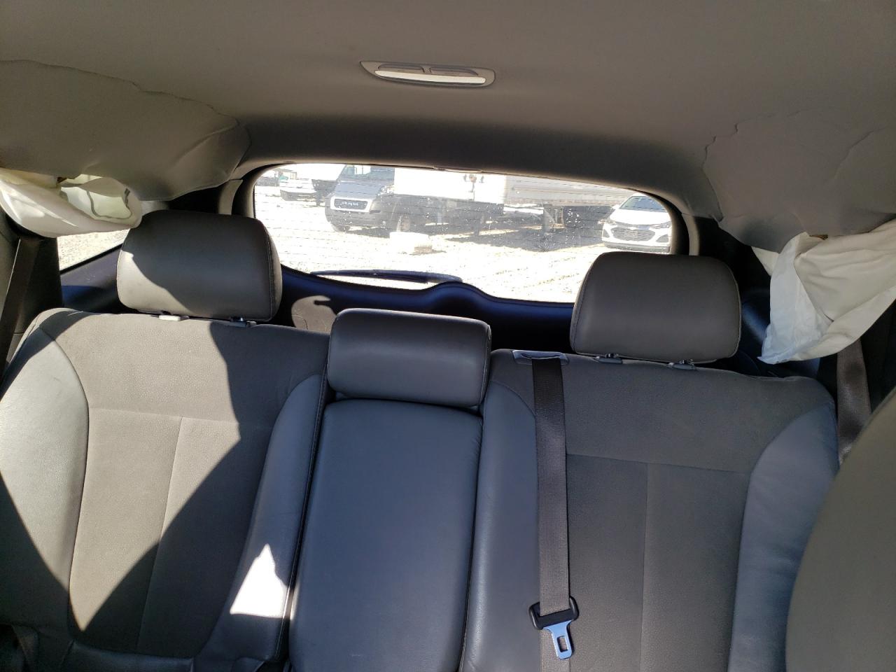 2010 Hyundai Santa Fe - Image 10