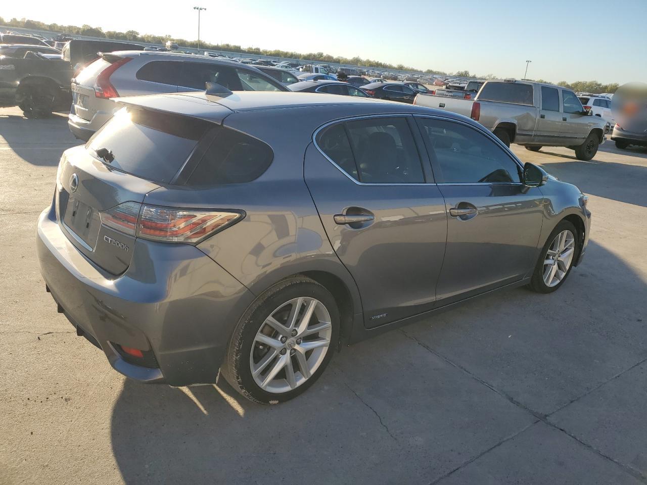 2015 Lexus CT - Image 3
