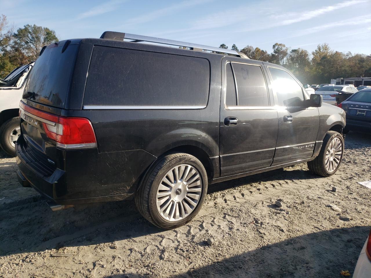 2015 Lincoln Navigator - Image 3