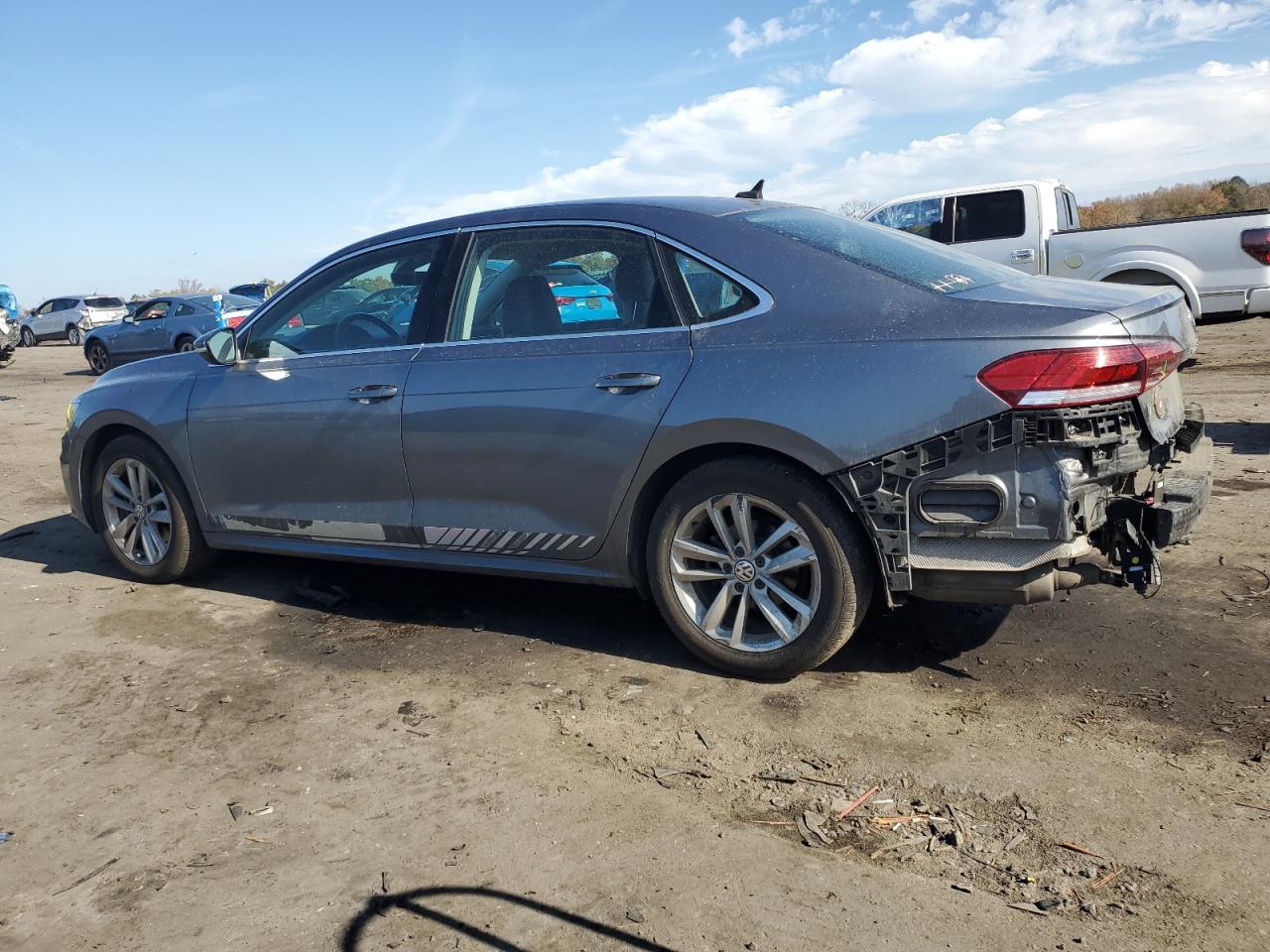 2020 Volkswagen Passat - Image 2