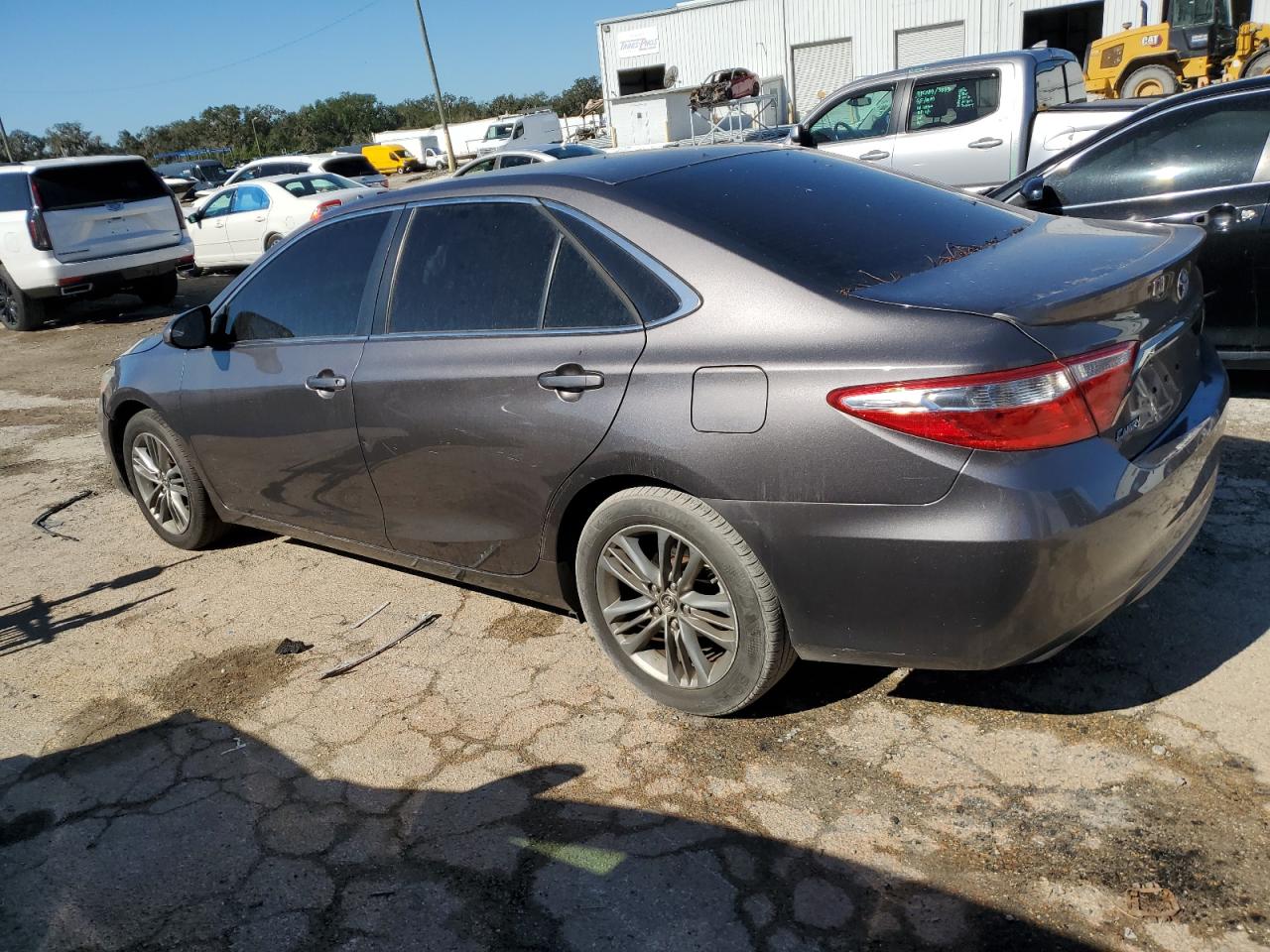 4T1BF1FK0FU485713 2015 TOYOTA CAMRY - Image 2