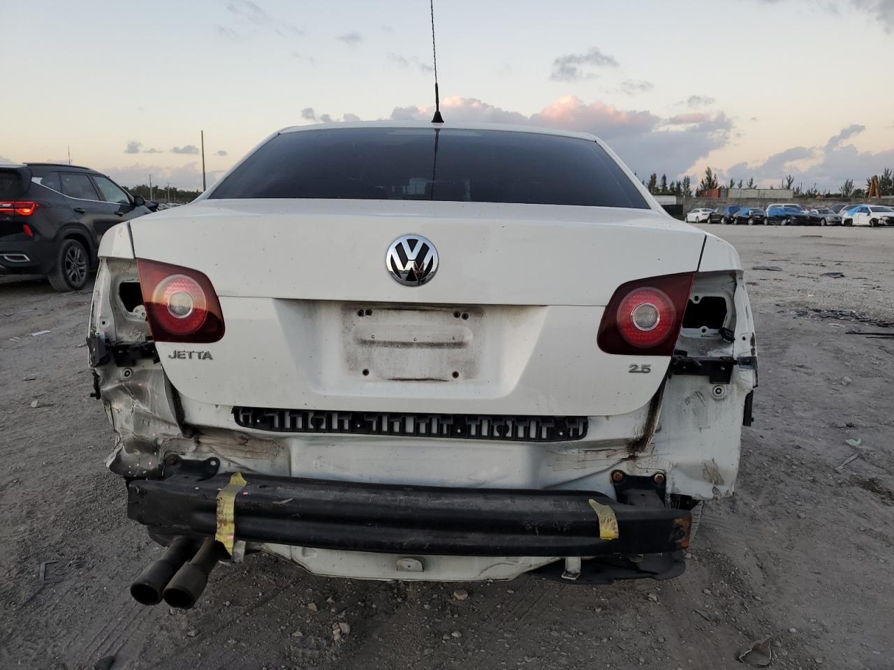 2010 Volkswagen Jetta - Image 6