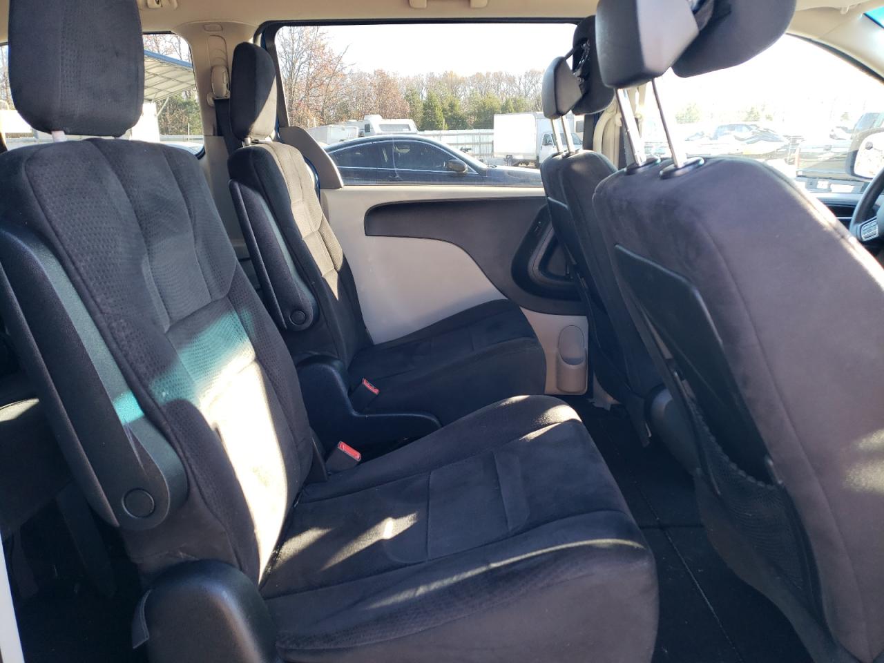 2011 Dodge Caravan - Image 11