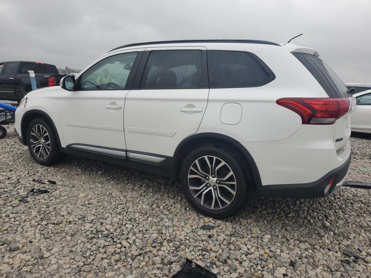 VIN JA4AD3A33GZ007589 2016 MITSUBISHI OUTLANDER no.2