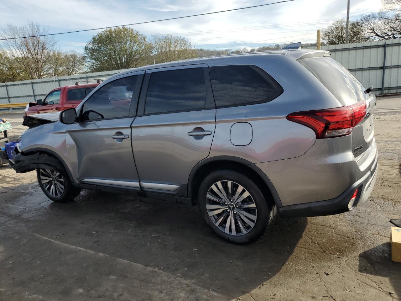 2019 Mitsubishi Outlander - Image 2