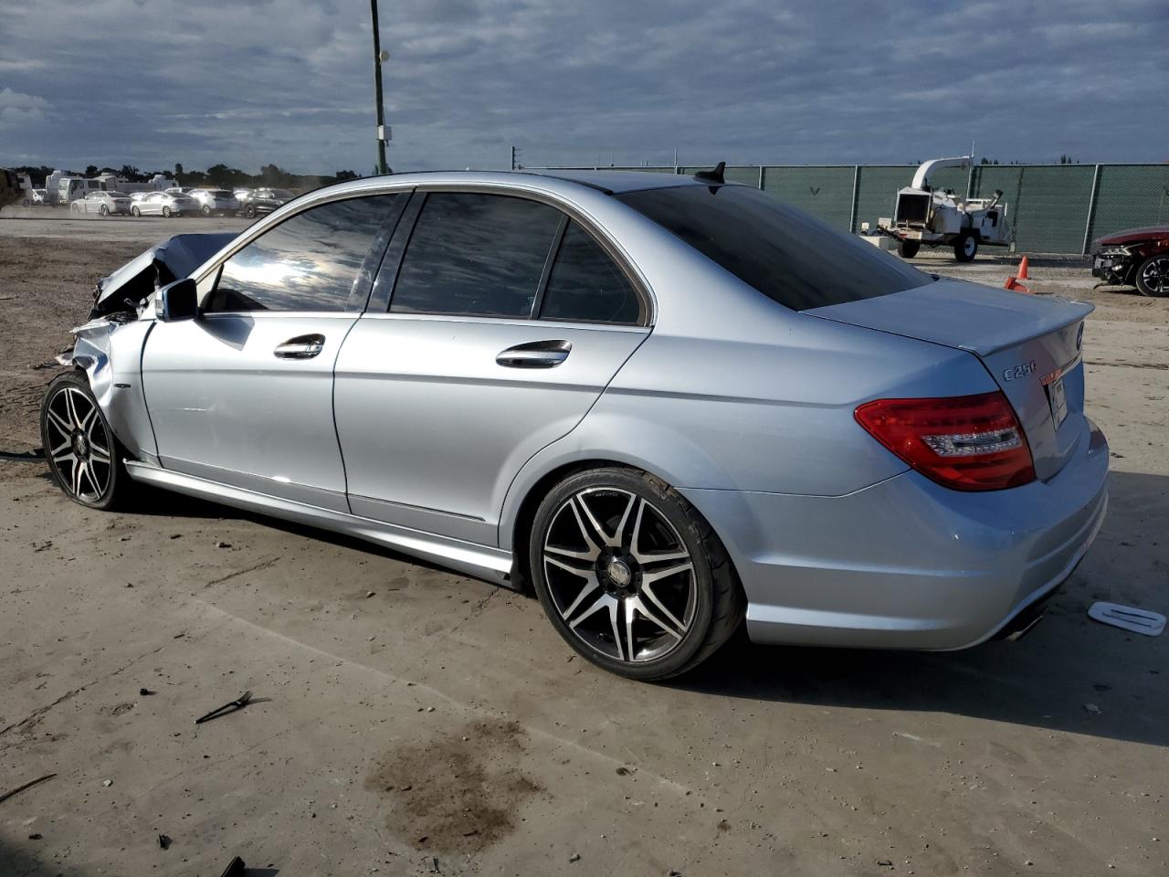 VIN WDDGF4HBXDA783327 2013 MERCEDES-BENZ C-CLASS no.2