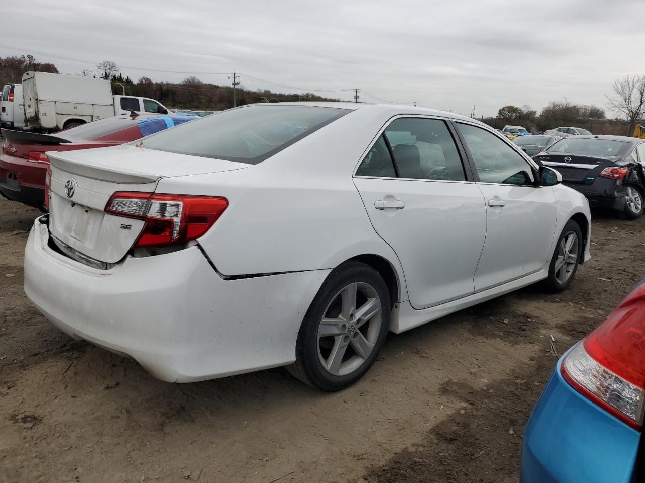 VIN 4T1BF1FKXEU306348 2014 TOYOTA CAMRY no.3