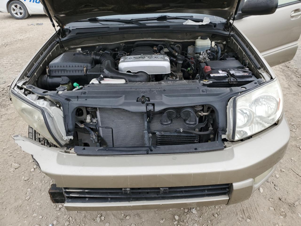 2005 Toyota 4Runner - Image 12