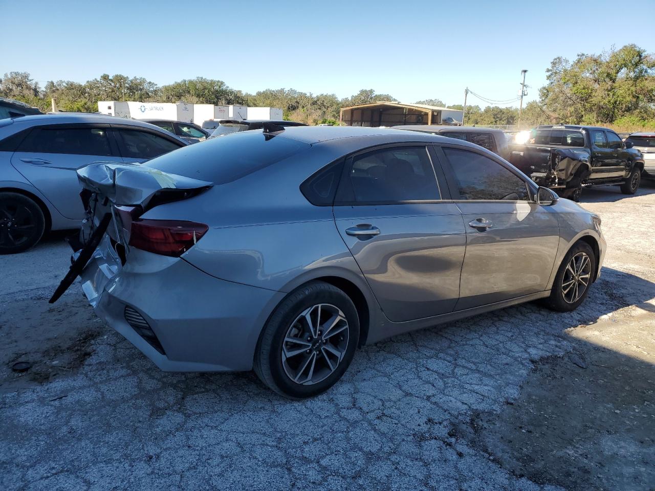 VIN 3KPF24AD4PE625497 2023 KIA FORTE no.3