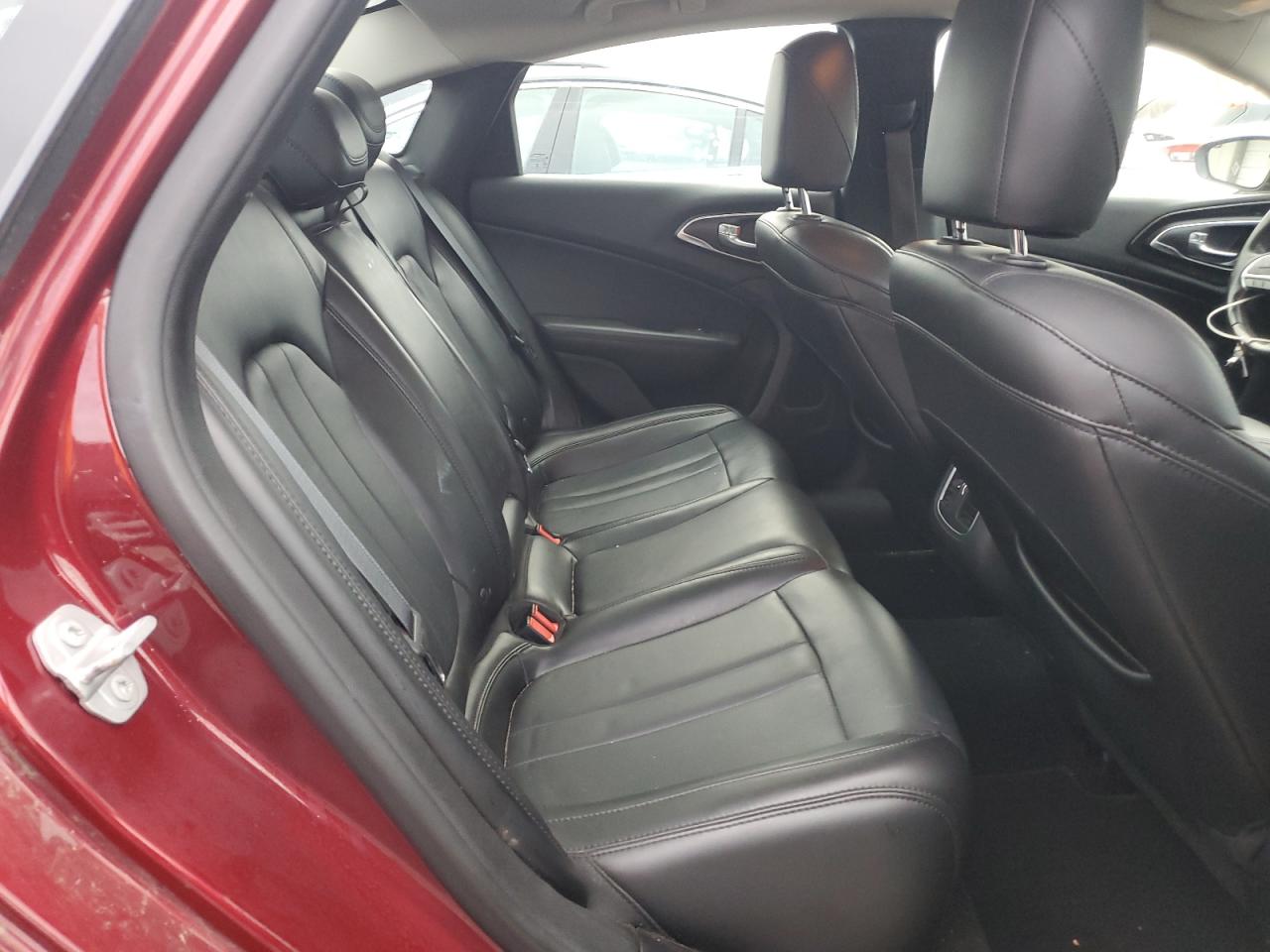 2015 Chrysler 200 - Image 10