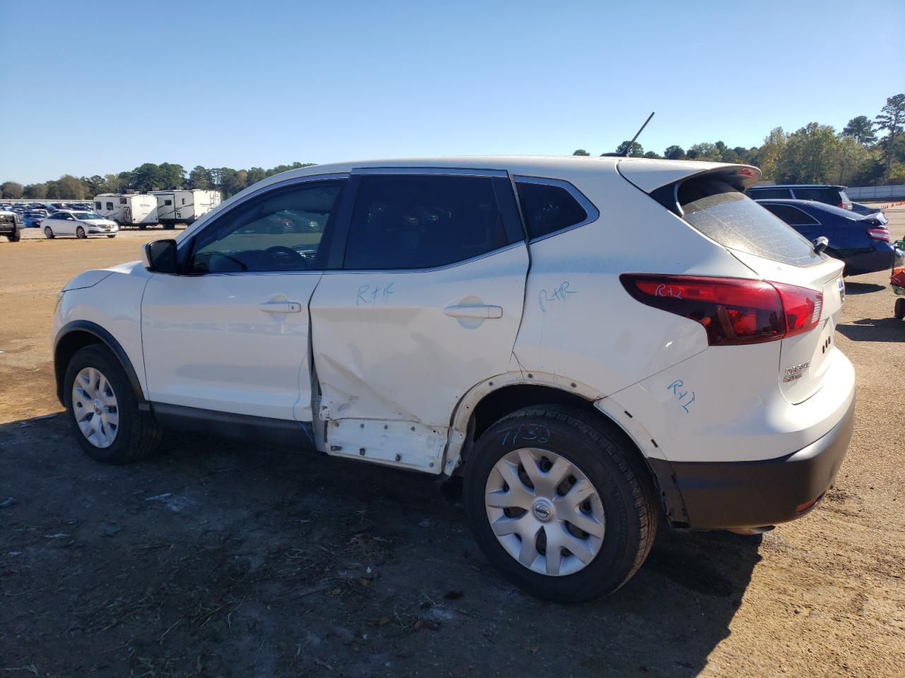 2019 Nissan Rogue - Image 2