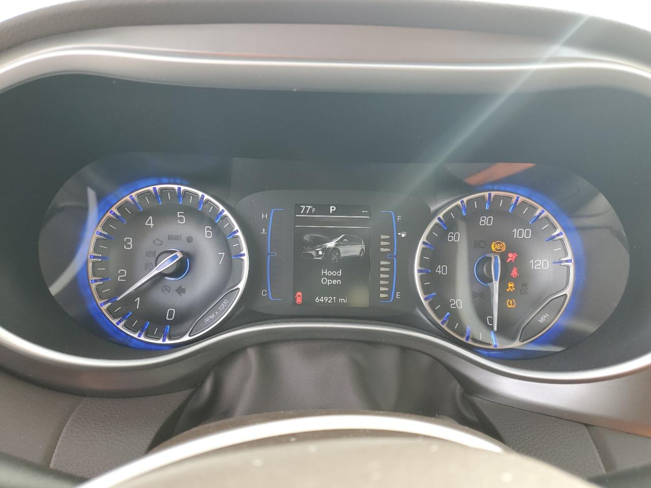 2018 Chrysler Pacifica - Image 9