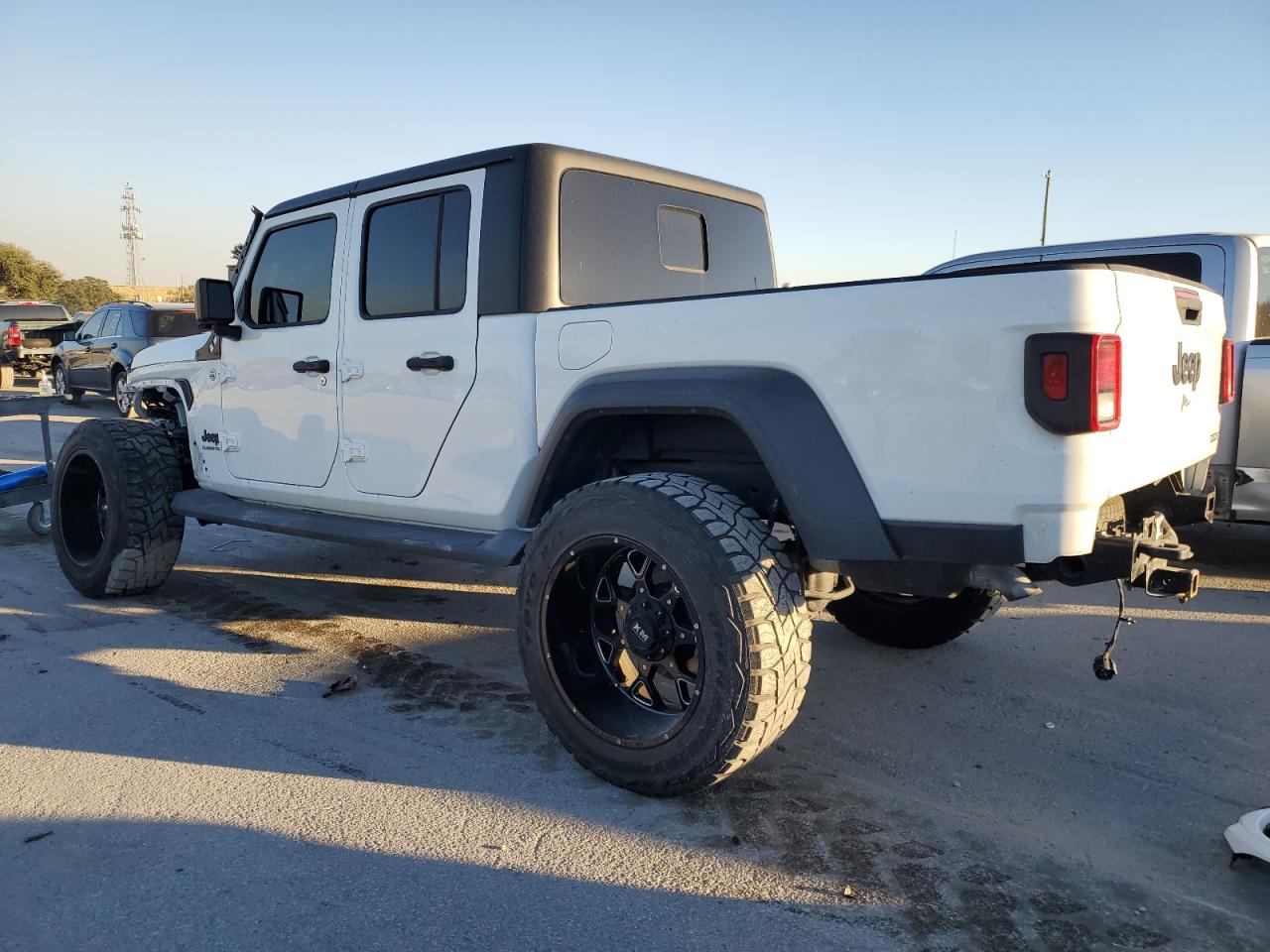2020 Jeep Gladiator - Image 2