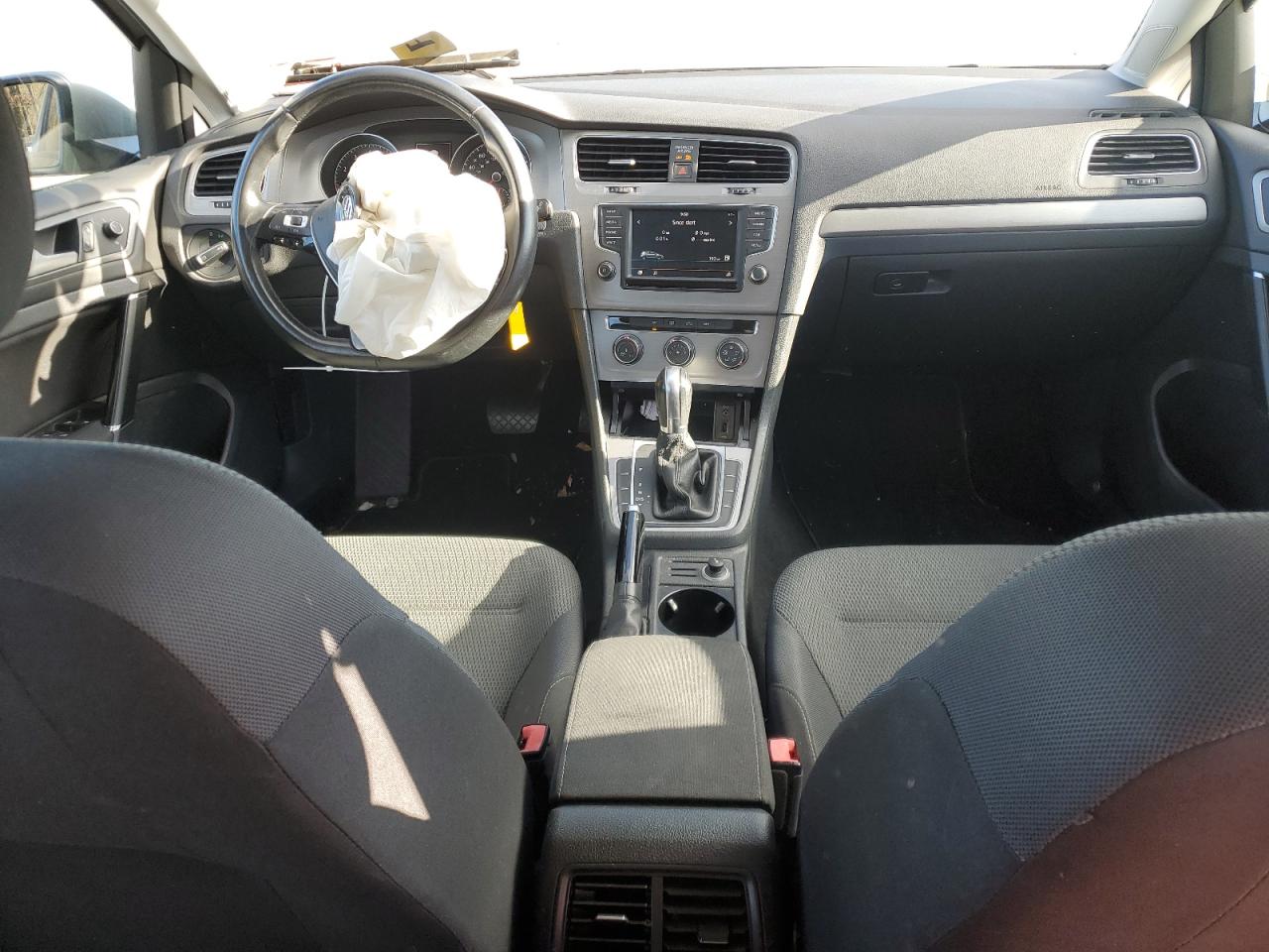2016 Volkswagen Golf - Image 8